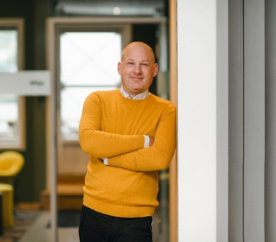 Halvkroppsporträtt av medarbetaren Anders Palmgren