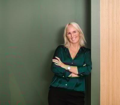 Halvkroppsporträtt av medarbetaren Maria Gullberg